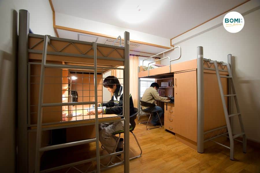 Kí túc xá trong hoặc ngoài khuôn viên trường (기숙사)